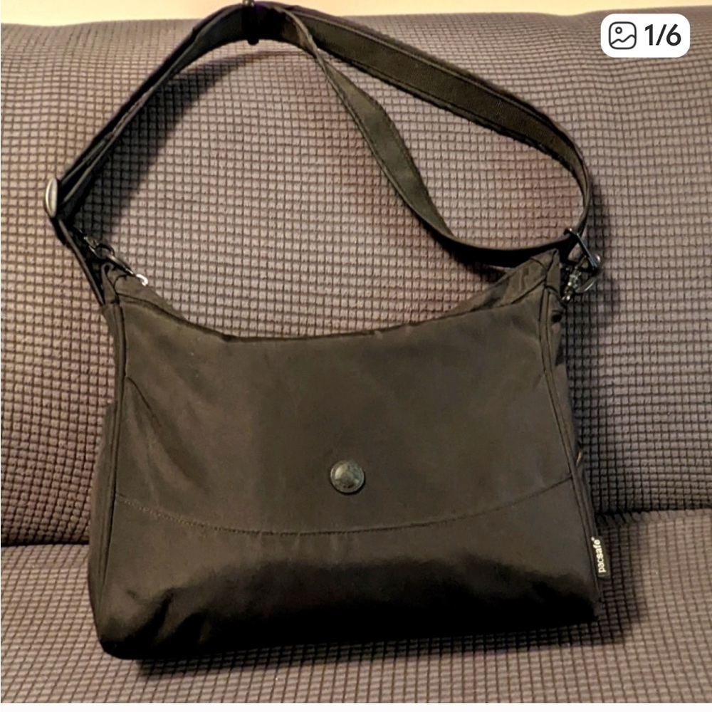 Pacsafe Crossbody Purse- black